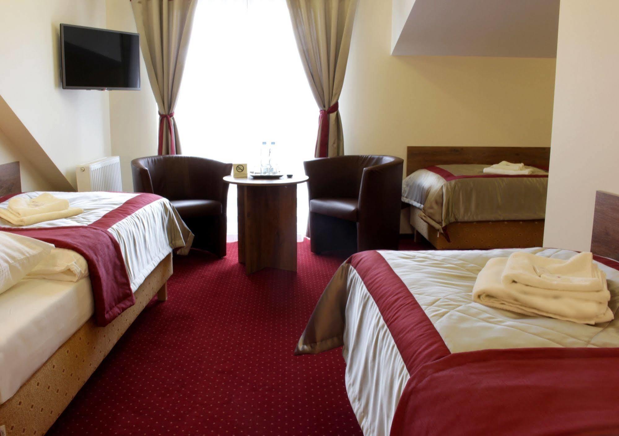 Hotel Dukat Biala Podlaska Bagian luar foto