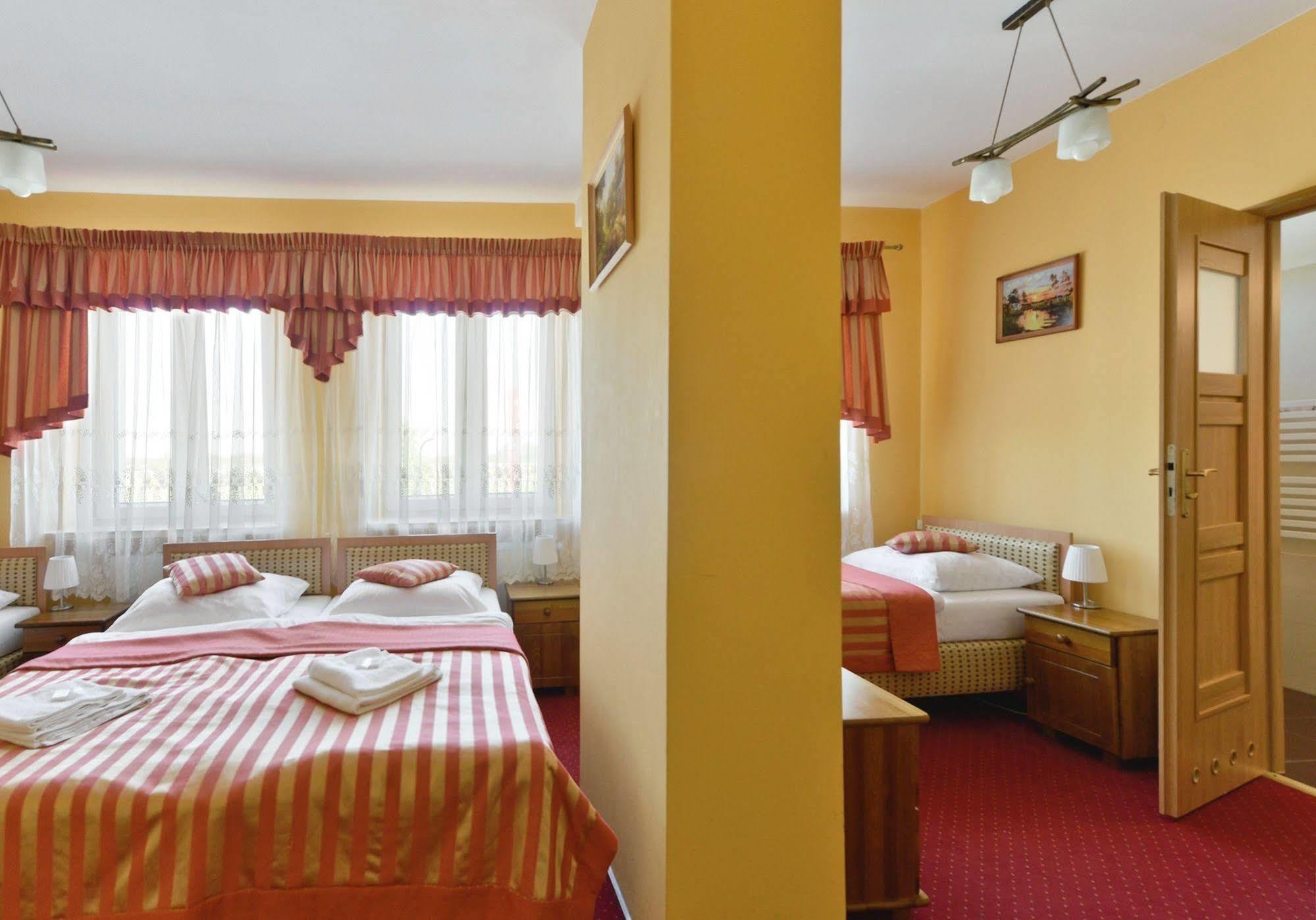 Hotel Dukat Biala Podlaska Bagian luar foto